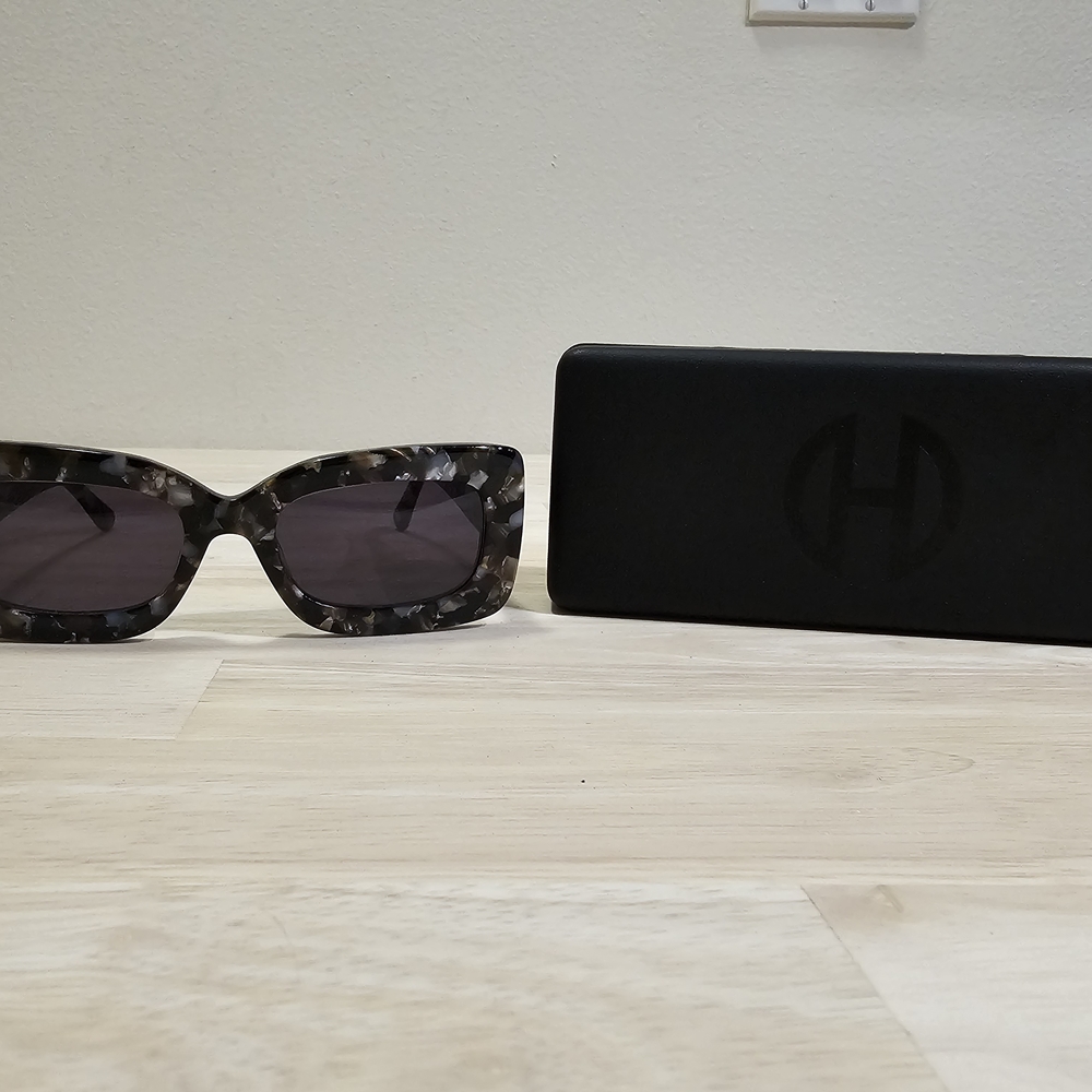 Modern Black Sunglasses with Rectangular Shape and Tinted Lenses